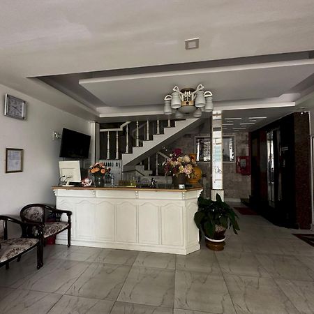 Oyo 1196 Le Vu Hotel ダラット エクステリア 写真