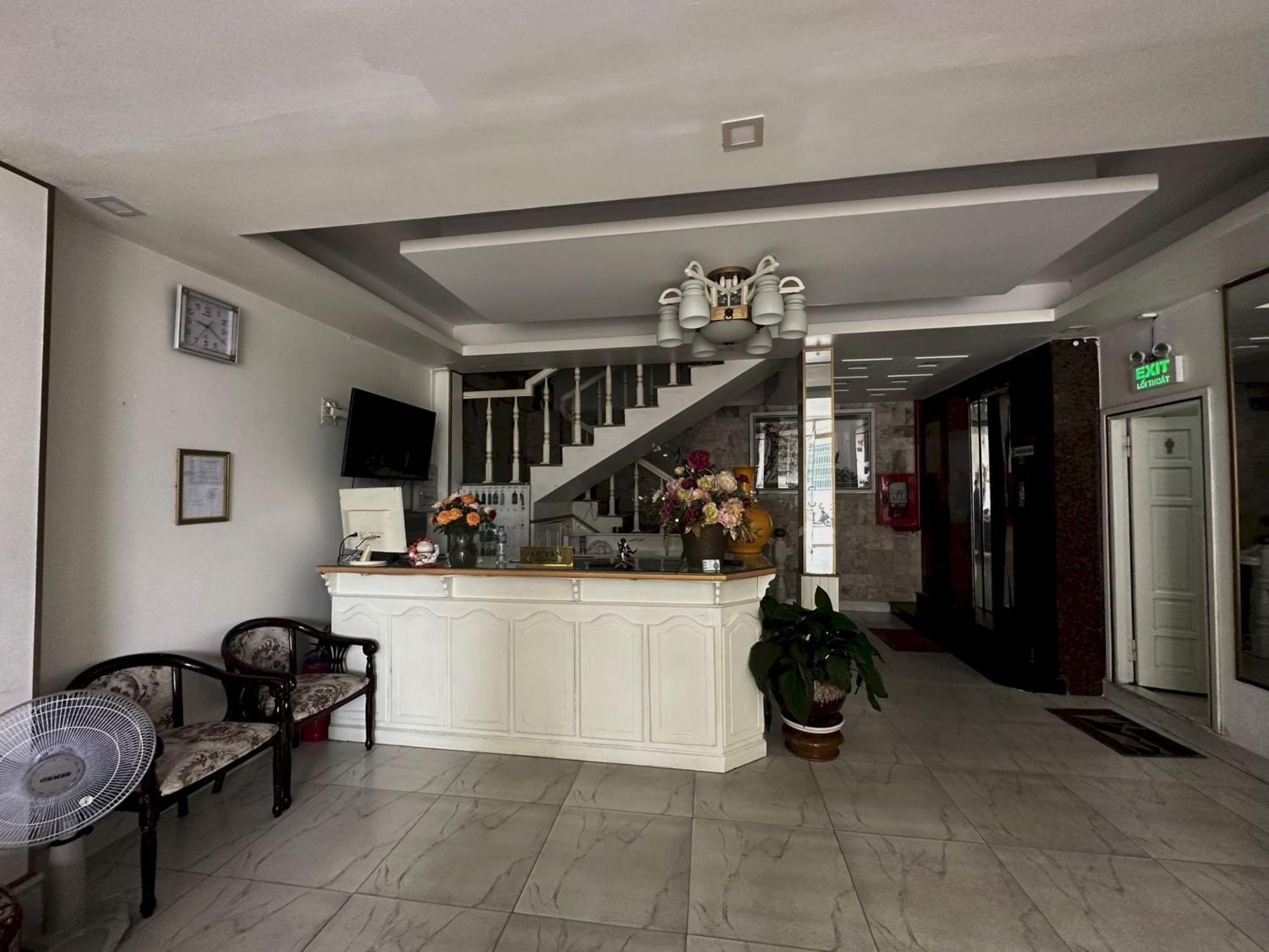 Oyo 1196 Le Vu Hotel ダラット エクステリア 写真