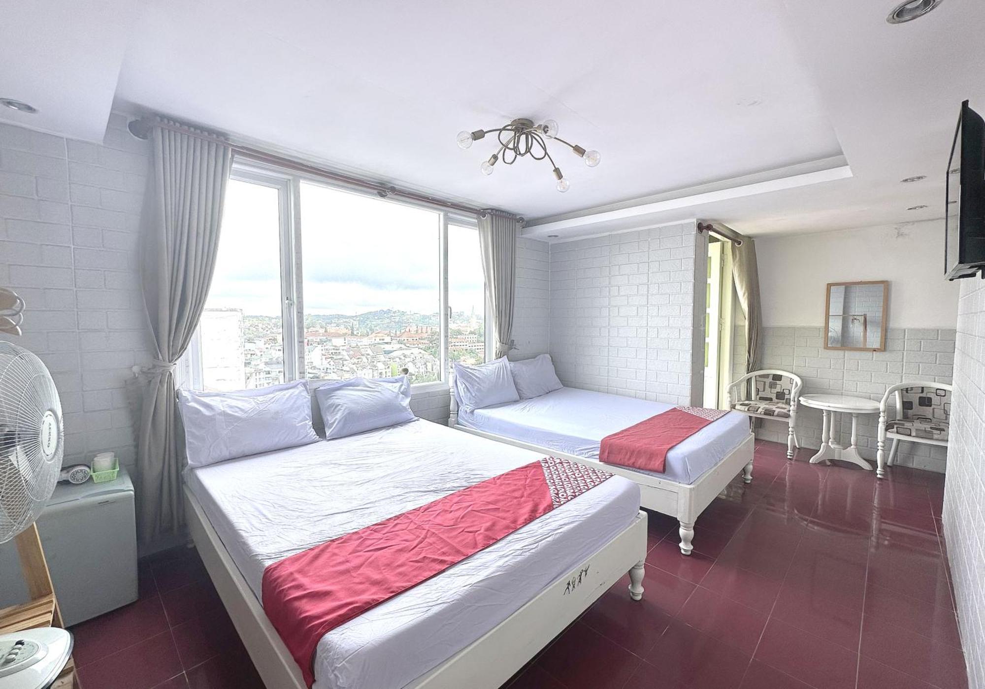 Oyo 1196 Le Vu Hotel ダラット エクステリア 写真