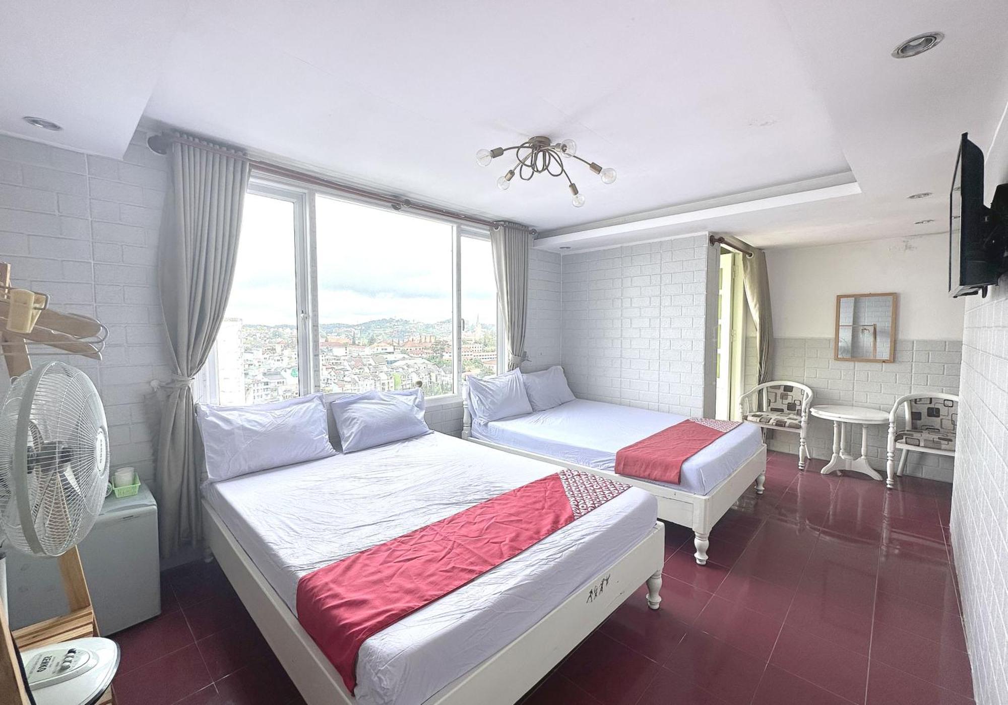 Oyo 1196 Le Vu Hotel ダラット エクステリア 写真