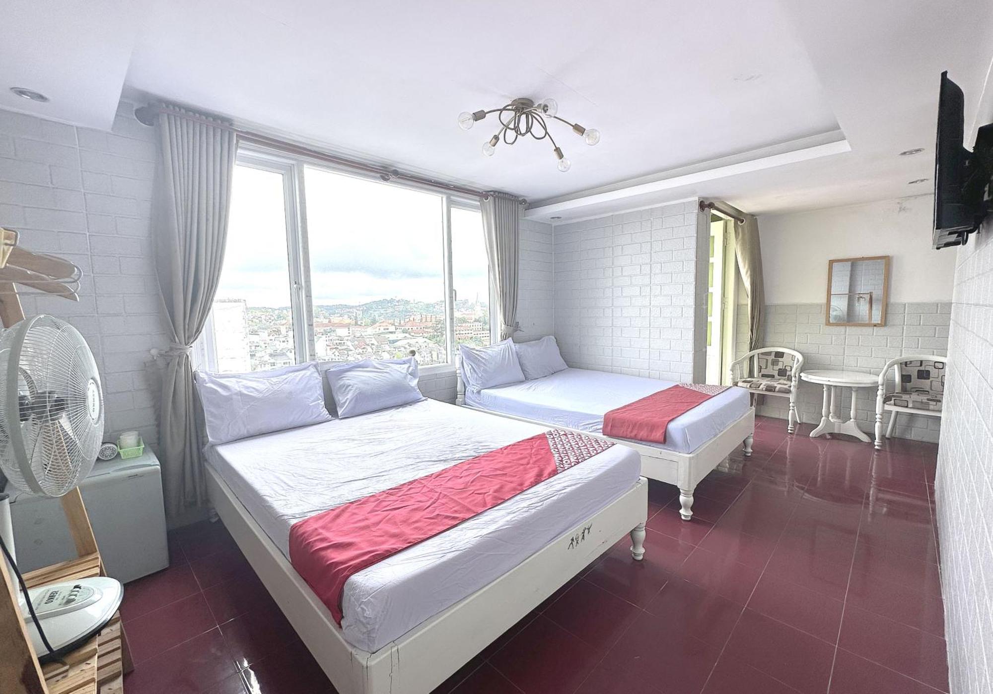 Oyo 1196 Le Vu Hotel ダラット エクステリア 写真