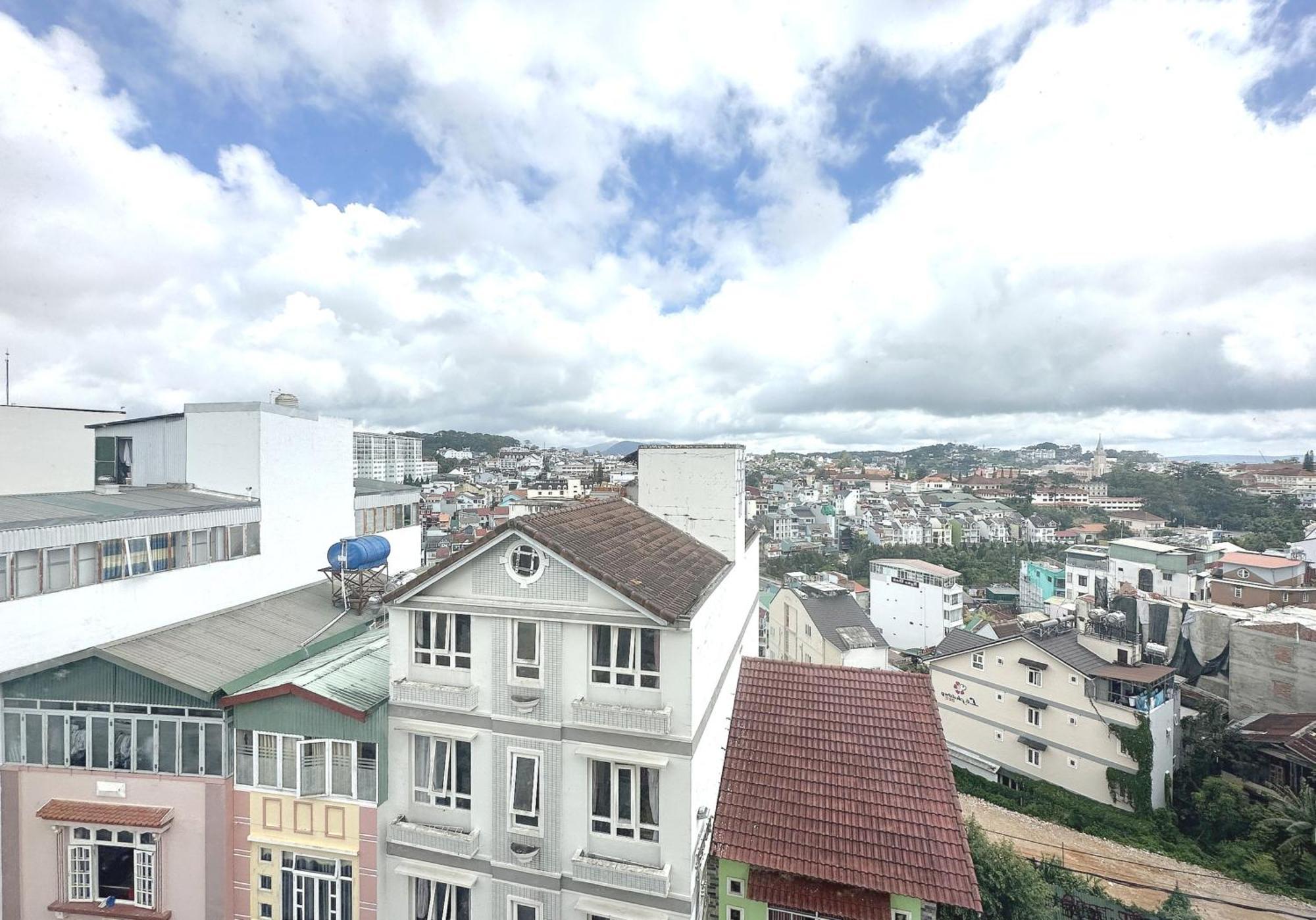 Oyo 1196 Le Vu Hotel ダラット エクステリア 写真