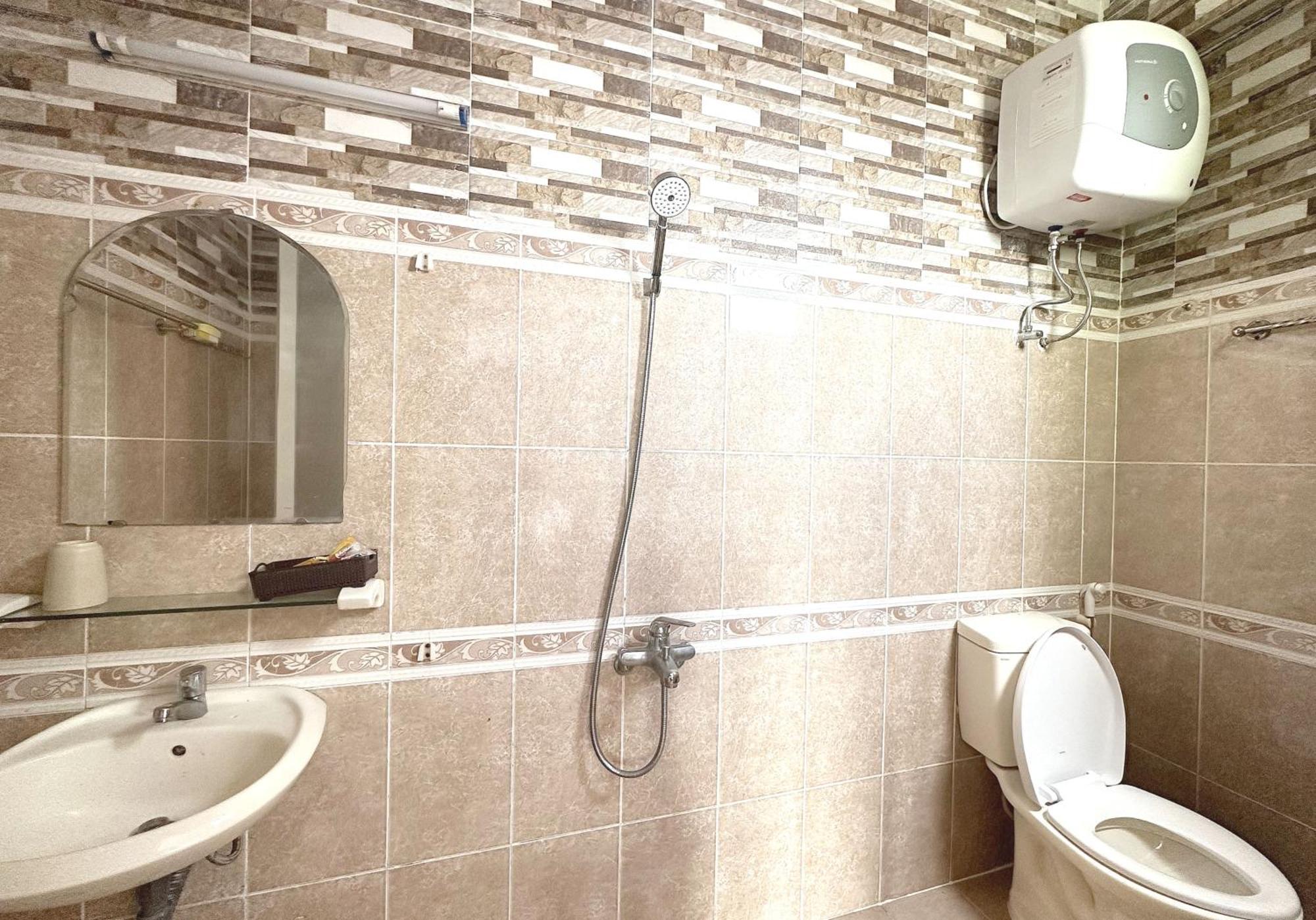 Oyo 1196 Le Vu Hotel ダラット エクステリア 写真