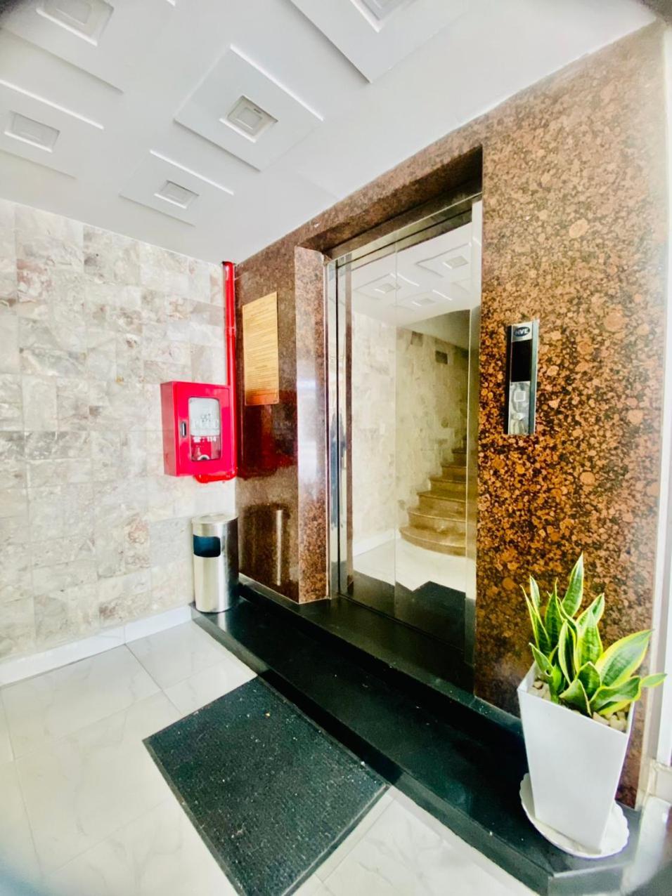 Oyo 1196 Le Vu Hotel ダラット エクステリア 写真
