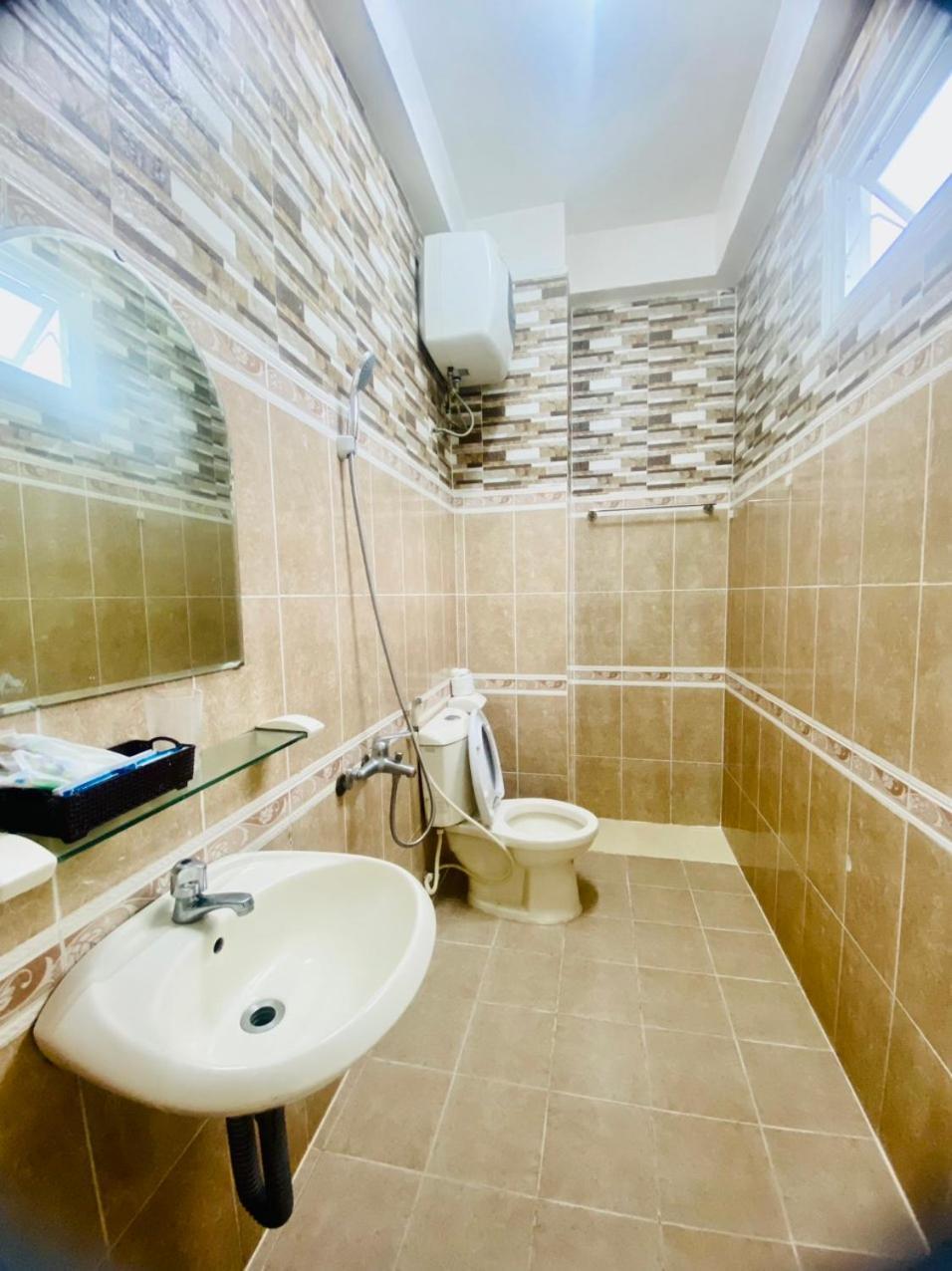 Oyo 1196 Le Vu Hotel ダラット エクステリア 写真