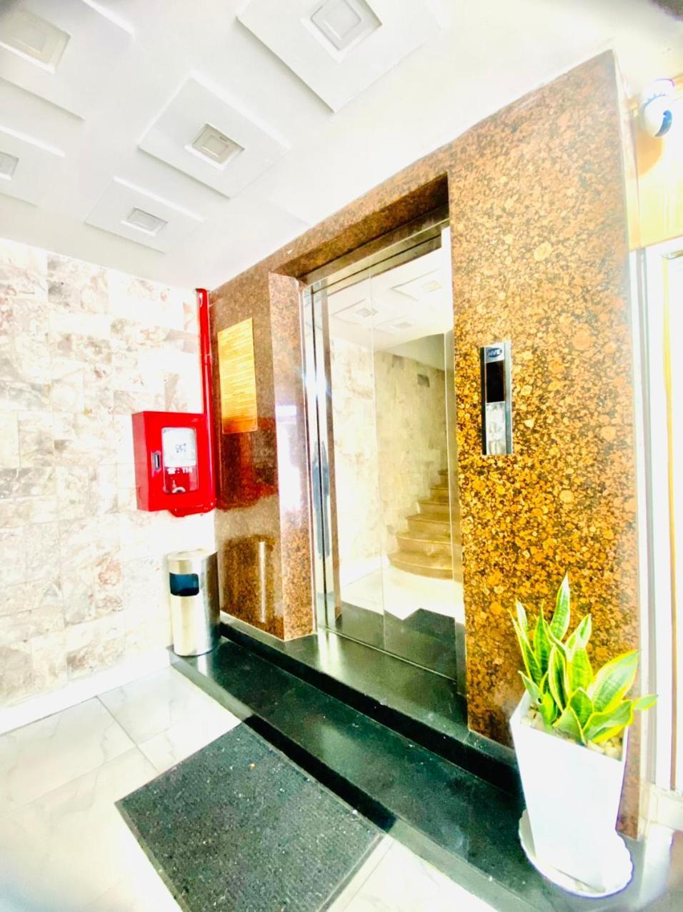 Oyo 1196 Le Vu Hotel ダラット エクステリア 写真