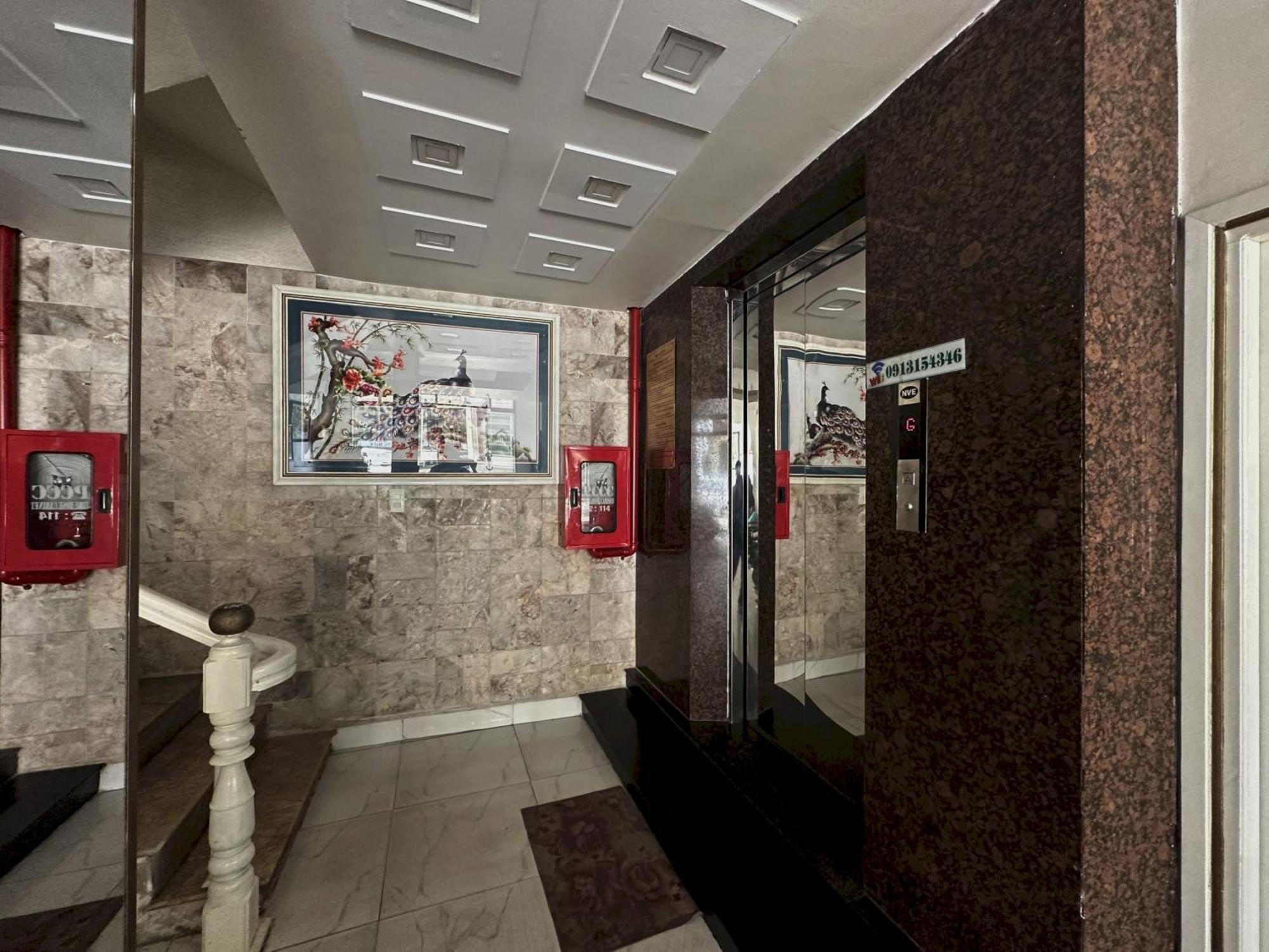 Oyo 1196 Le Vu Hotel ダラット エクステリア 写真